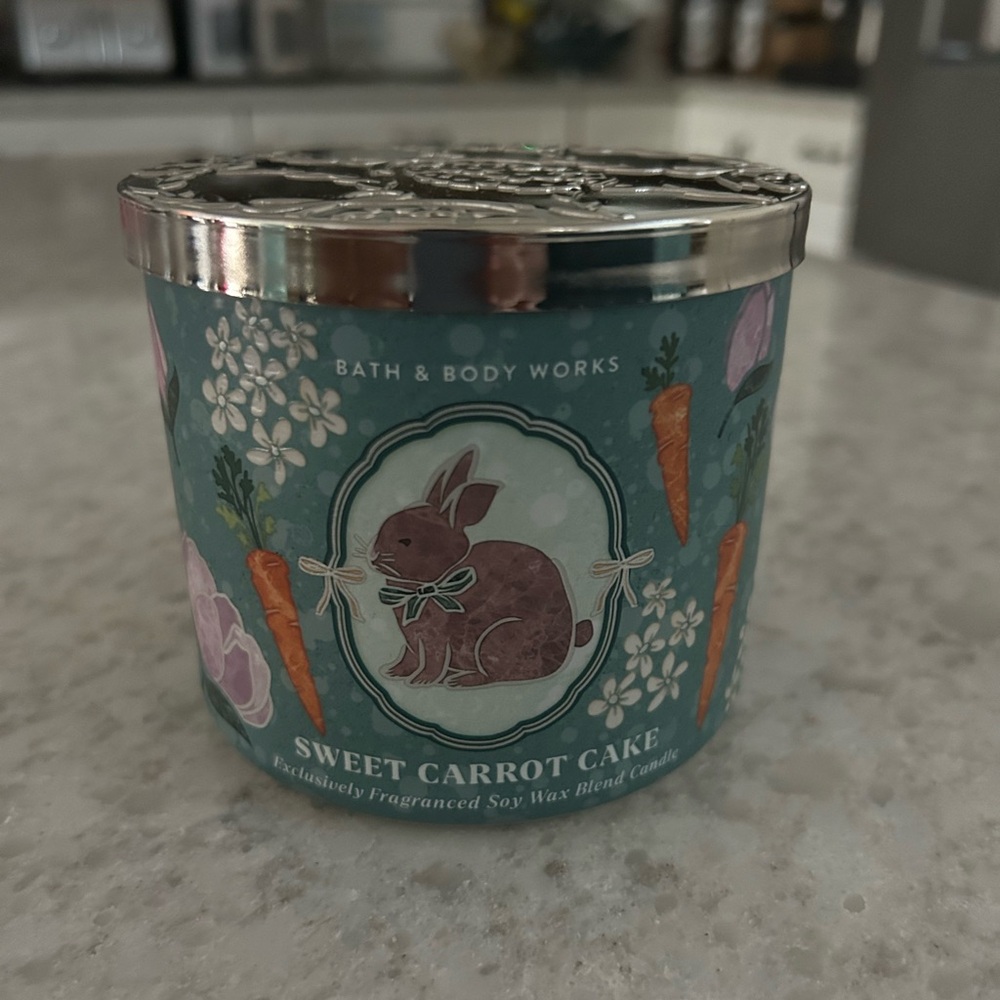 “New” Bath & Body Works Sweet Carrot Cake 3 wick candle